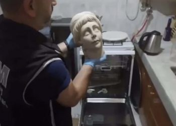 قطعة أثرية عمرها 2000 عام في غسالة الصحون!