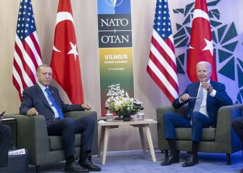 صحفي: التحولات المفاجئة بالعلاقات الخارجية سببه ضعف تركيا الاقتصادي 