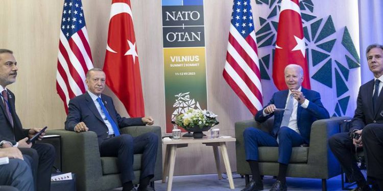 صحفي: التحولات المفاجئة بالعلاقات الخارجية سببه ضعف تركيا الاقتصادي 