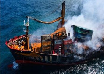 حريق في سفينة متجهة إلى مصر تحمل 3000 سيارة