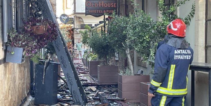 مصرع سائحان لبنانيان بحريق فندق في أنطاليا