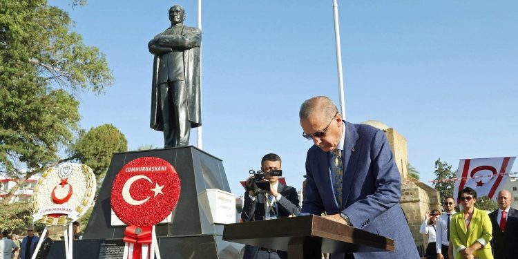 وزير الخارجية القبرصي يدين زيارة أردوغان لشمال الجزيرة