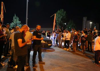 عمال المترو والترام في إزمير يضربون عن العمل