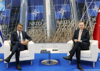 أردوغان يلتقي رئيس وزراء اليونان على هامش قمة الناتو