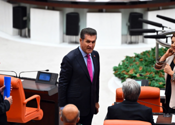 شجار بين نائبين في البرلمان التركي