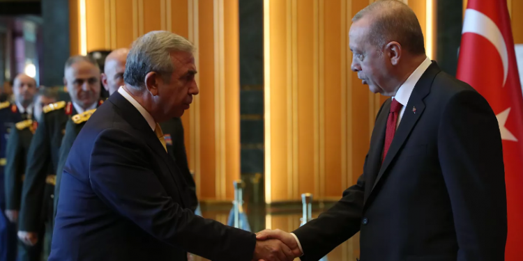 عمدة أنقرة يتفوق على أردوغان في أحدث استطلاع رأي