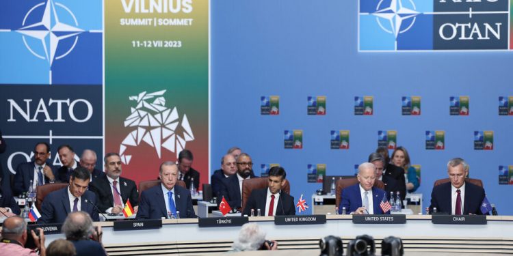 وول ستريت جورنال: 3 أسباب تجعل أردوغان يتوجّه للغرب