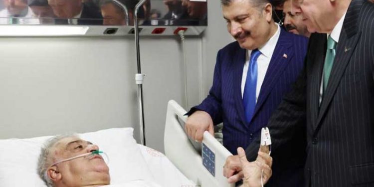 أزمة قلبية تصيب رئيس وزراء تركيا السابق علي يلدريم