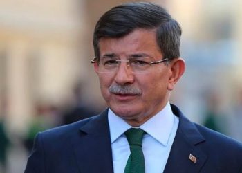 داود أوغلو: زيادات الضرائب تدفع تركيا إلى الهاوية