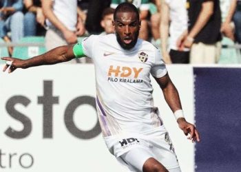 نجم نادي أيوب سبور الهولندي ينتقد وضع تركيا الاقتصادي 