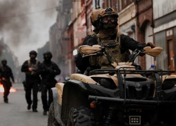 نيران الاحتجاجات تلتهم مئات المباني والسيارات في فرنسا