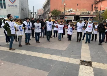 العاملون الصحيون في تركيا يضربون عن العمل