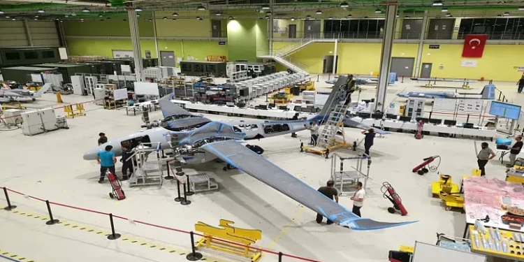 أوكرانيا توقع مع تركيا اتفاقية لصيانة الطائرات بدون طيار