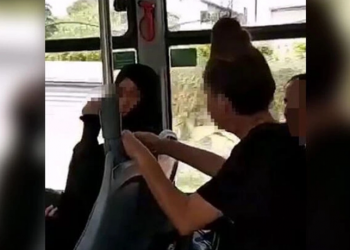 تركيا.. اعتقال امرأة أهانت محجبة في الحافلة 