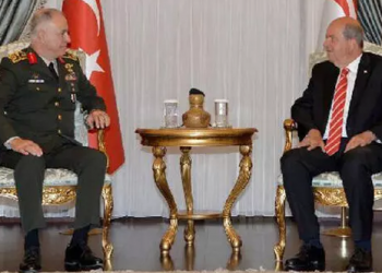 رئيس الأركان التركي يزور قبرص الشمالية للمرة الأولى