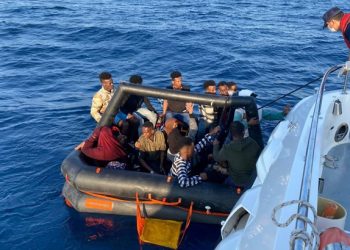 القبض على 38 مهاجرا قبالة سواحل إزمير