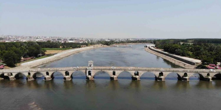 تراجع معدل التدفق في نهر ميريتش بنسبة 50%