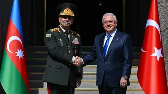 وزير الدفاع التركي يهاتف نظيره الأذربيجاني
