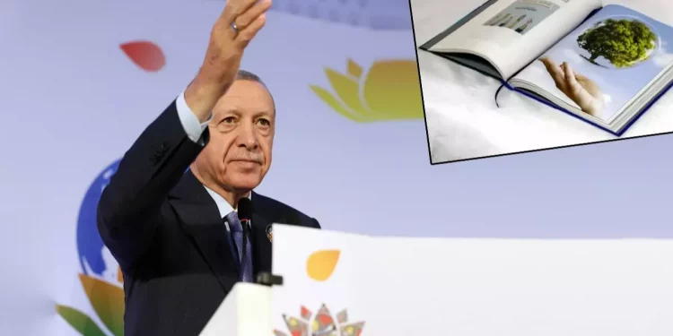أردوغان يهدي كتاب مشروع زوجته لقادة مجموعة العشرين