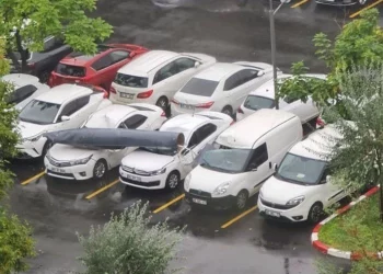 سقوط جزء من مقاتلة F-4 تركية خلال تحليقها بالجو!