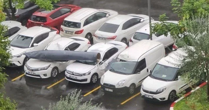 سقوط جزء من مقاتلة F-4 تركية خلال تحليقها بالجو!