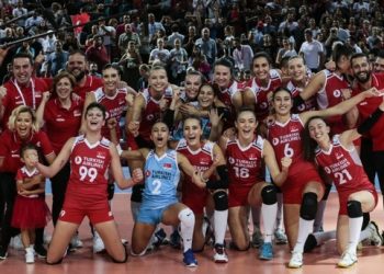 منتخب نساء تركيا للكرة الطائرة يتصدر تصفيات أولمبياد باريس