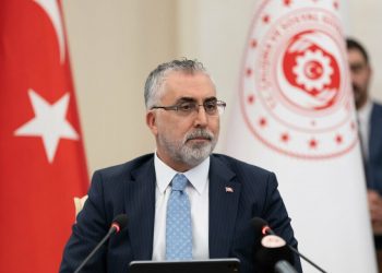 تركيا.. 33 ألف ليرة الحد الأدنى لأجور لموظفي الحكومة 