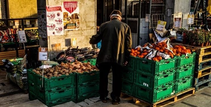 تركيا.. اتحاد الموظفين: حد الفقر تجاوز الحد الأدنى للأجور