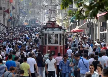 برلماني سابق: هل سيحل الأجانب محل الأتراك في إسطنبول؟