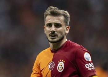 اللاعب التركي كرم أكترك أوغلو يدعم فلسطين