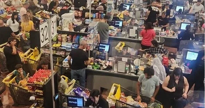 الإسرائيليون يهرعون للأسواق عقب تحذيرات الجيش
