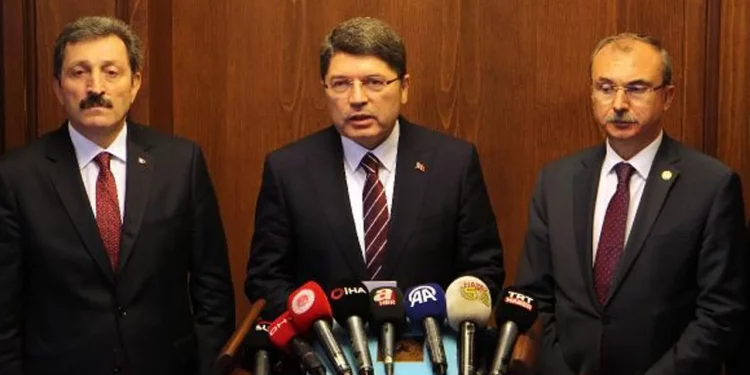 وزير العدل التركي: ما تفعله إسرائيل تنفذ “إبادة جماعية” بحق الفلسطينيين