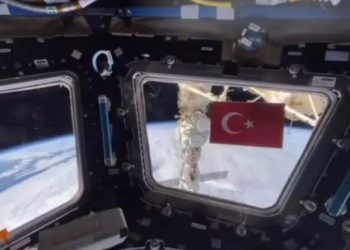 رائد فضاء روسي يحتفل بالذكرى المئوية لتأسيس تركيا من المكوك