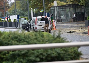 قاذفة صواريخ بموقع الهجوم الانتحاري في أنقرة