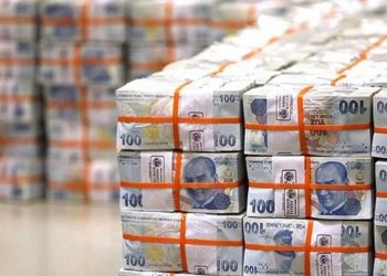 تركيا.. الحكومة تقترض بفائدة 42٪