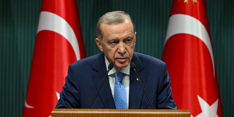 صحفية: أردوغان يجري عملية جراحية في البروستاتا