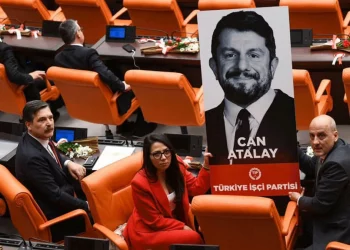 تركيا.. محكمة تتجاهل قرار الدستورية بالإفراج عن برلماني معتقل