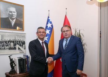 زعيم حزب الشعب الجمهوري يزور البوسنة والهرسك