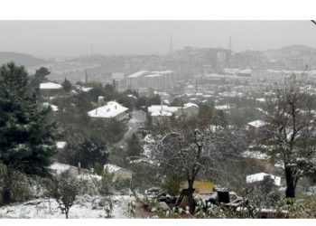 الثلج يغطي إسطنبول باللون الأبيض