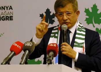 داود أوغلو: لماذا يرسل أردوغان النفط والحديد إلى إسرائيل؟