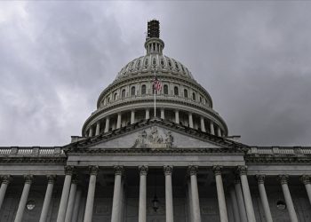 رئيس مجلس النواب الأمريكي يطالب باستخدام أصول روسيا المجمدة