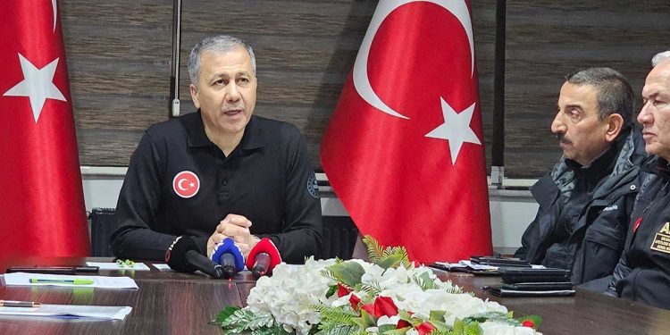 وزير الداخلية التركي: 12 بحارا في عداد المفقودين