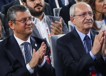 أوزجور أوزال يتفوق على كيليجدار أوغلو بانتخابات “الشعب الجمهوري”