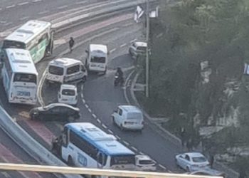 مقتل إسرائيليين وإصابة 8 بإطلاق نار في القدس .. فيديو