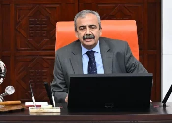 نائب رئيس البرلمان التركي يتعرض لوعكة صحية