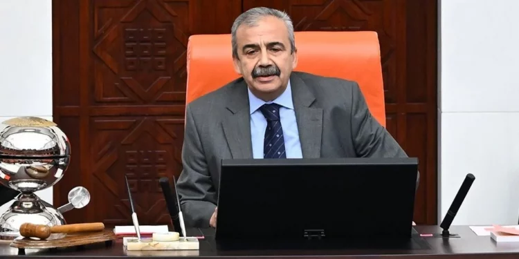 نائب رئيس البرلمان التركي يتعرض لوعكة صحية