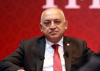 بعد إلغاء السوبر التركي.. نقل رئيس اتحاد الكرة التركي للمستشفى