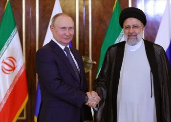 روسيا وإيران توقفان التعامل بينهما بالدولار