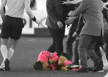 الاعتداء على حكم تركي في الملعب وأردوغان يدين الواقعة