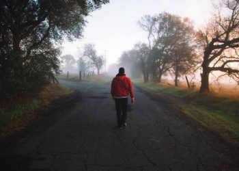 الخنوع والسطوع